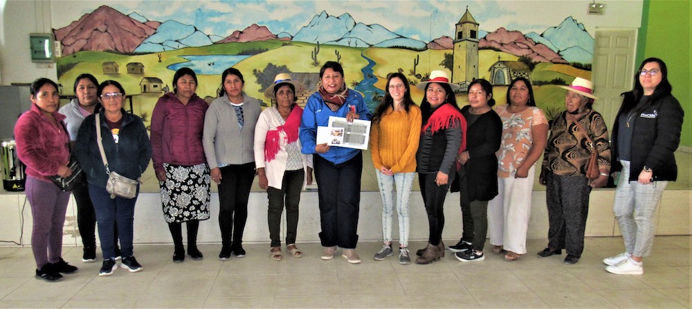 CORFO difundió programas de apoyo a artesanas aymaras de la región