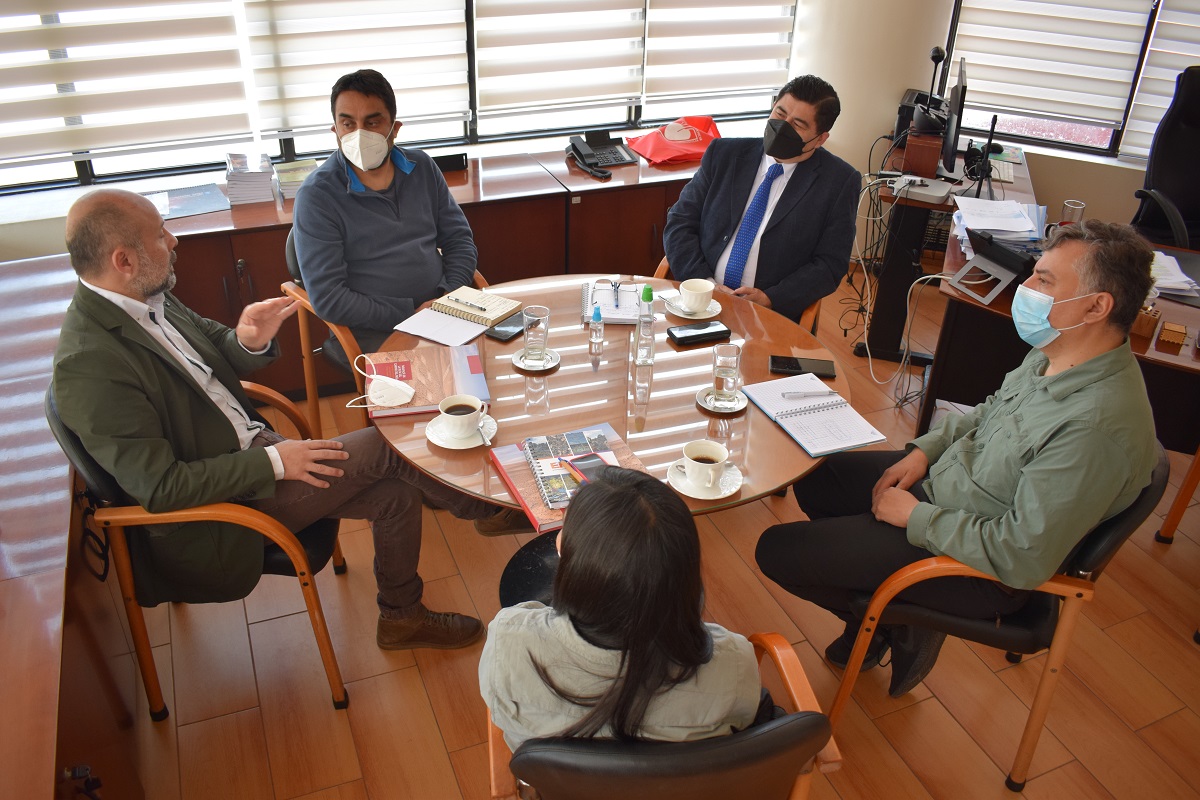 CONAF y UNAP proyectan trabajo conjunto en investigación y protección medioambiental   