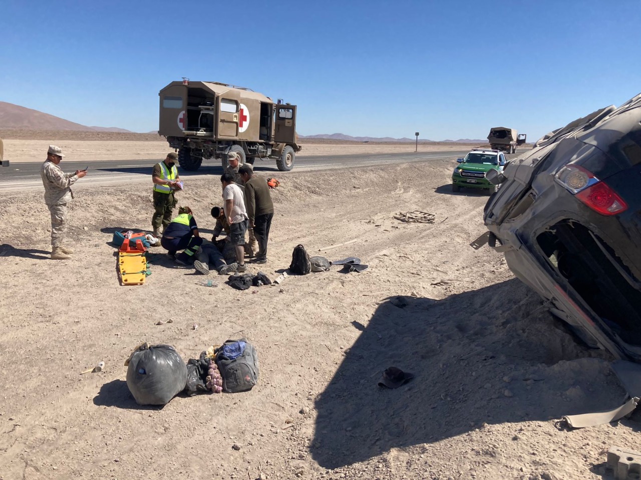 Efectivos de la VI División del Ejército entregaron primeros auxilios en un accidente vehicular en Huara