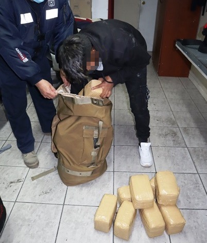 Interceptan a caminantes con 21 kilos de marihuana cerca de El Loa