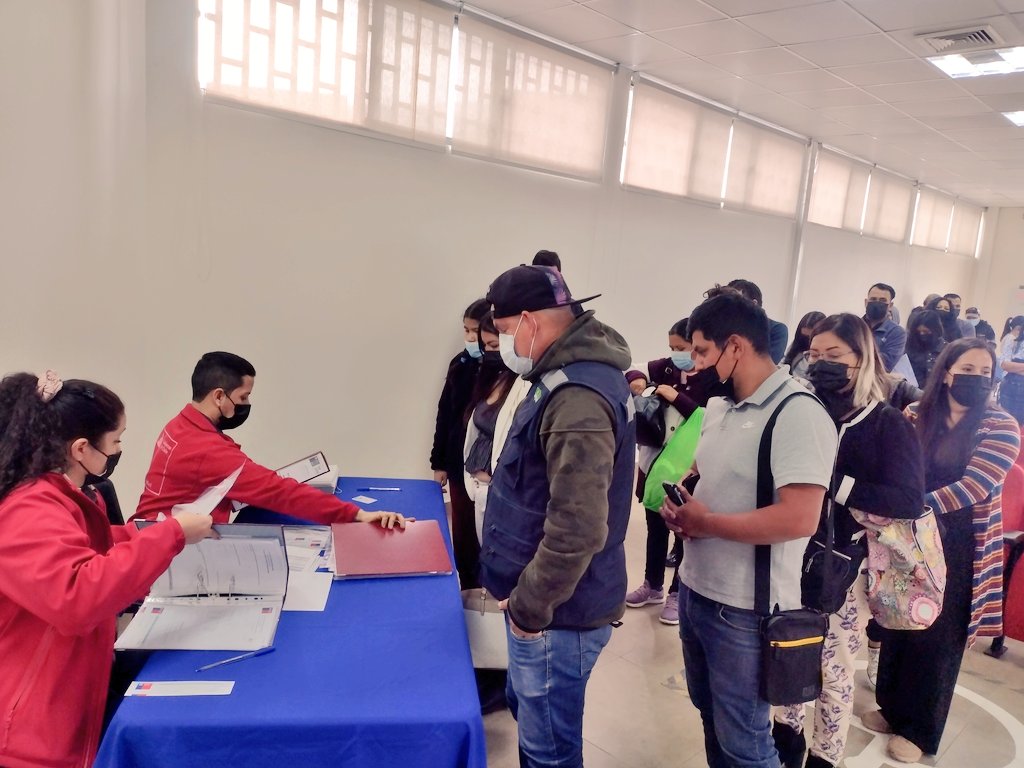 MINVU: Familias recibieron su certificado de subsidios para sectores medios 2022