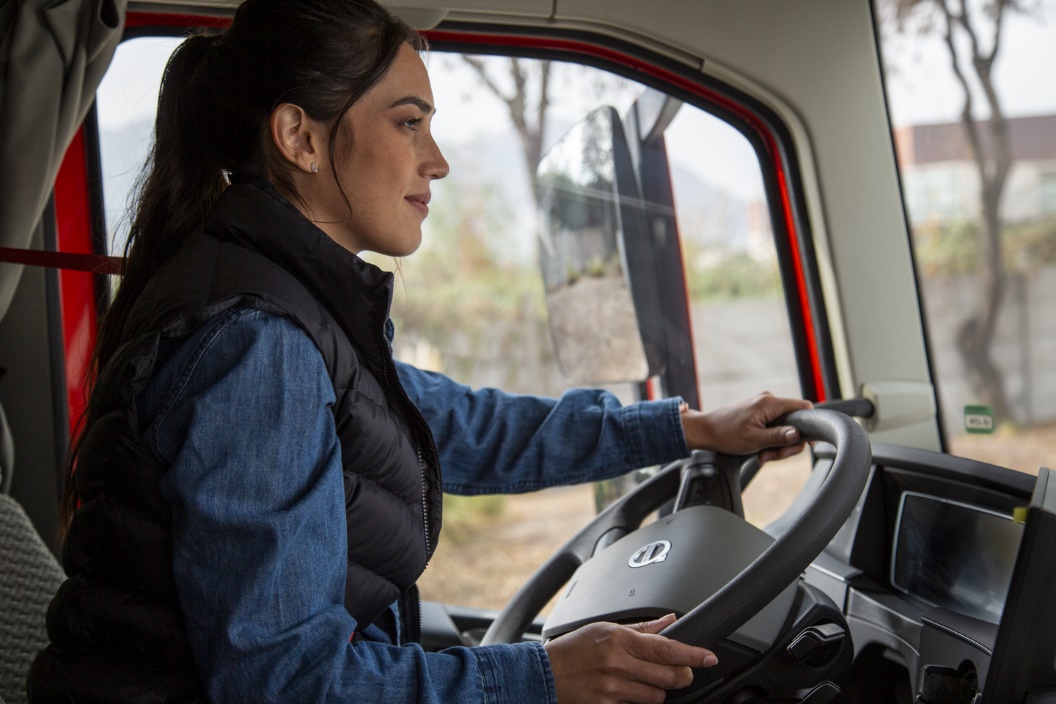 Iron Women 2022, iniciativa de Volvo Chile y Chiletransporte AG: Convocatoria a mujeres que deseen convertirse en conductoras profesionales de camiones