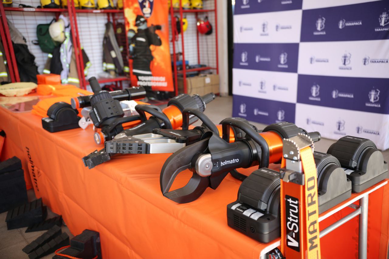 Recursos GORE: Bomberos de Pica recibe moderno equipamiento para emergencias vehiculares