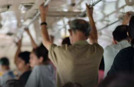 Protección de trabajadores del transporte: Llega al Senado iniciativa que dispone cabinas de segregación y otras medidas