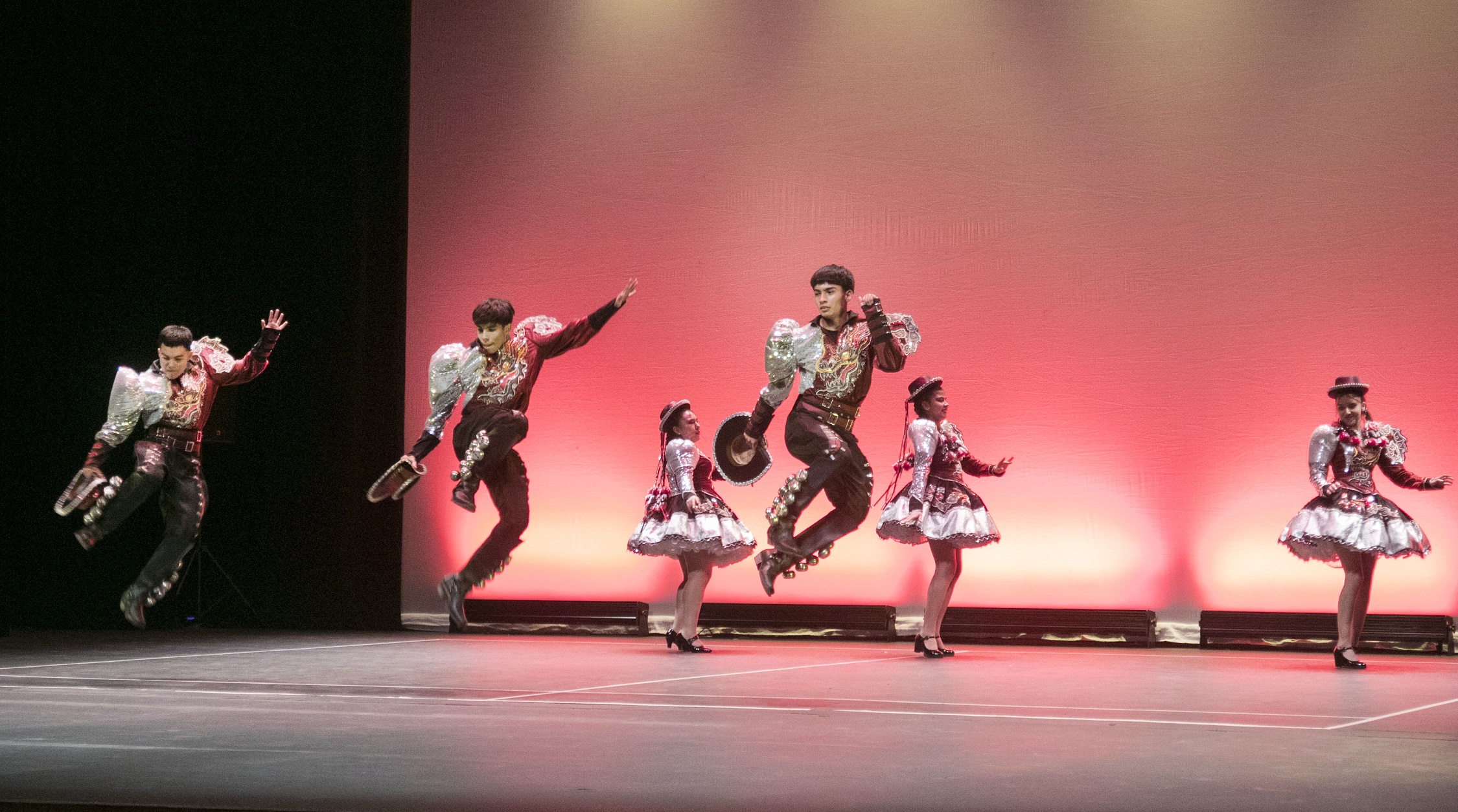 25 jóvenes de liceos bicentenarios de Alto Hospicio y Pica representaron al norte en encuentro de danza nacional