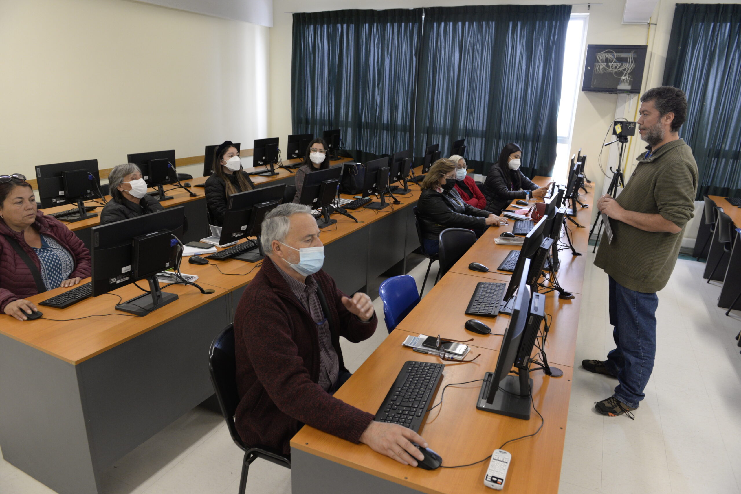 Capacitan en utilización del Portal Usuario del Hospital «Ernesto Torres Galdamez» de Iquique