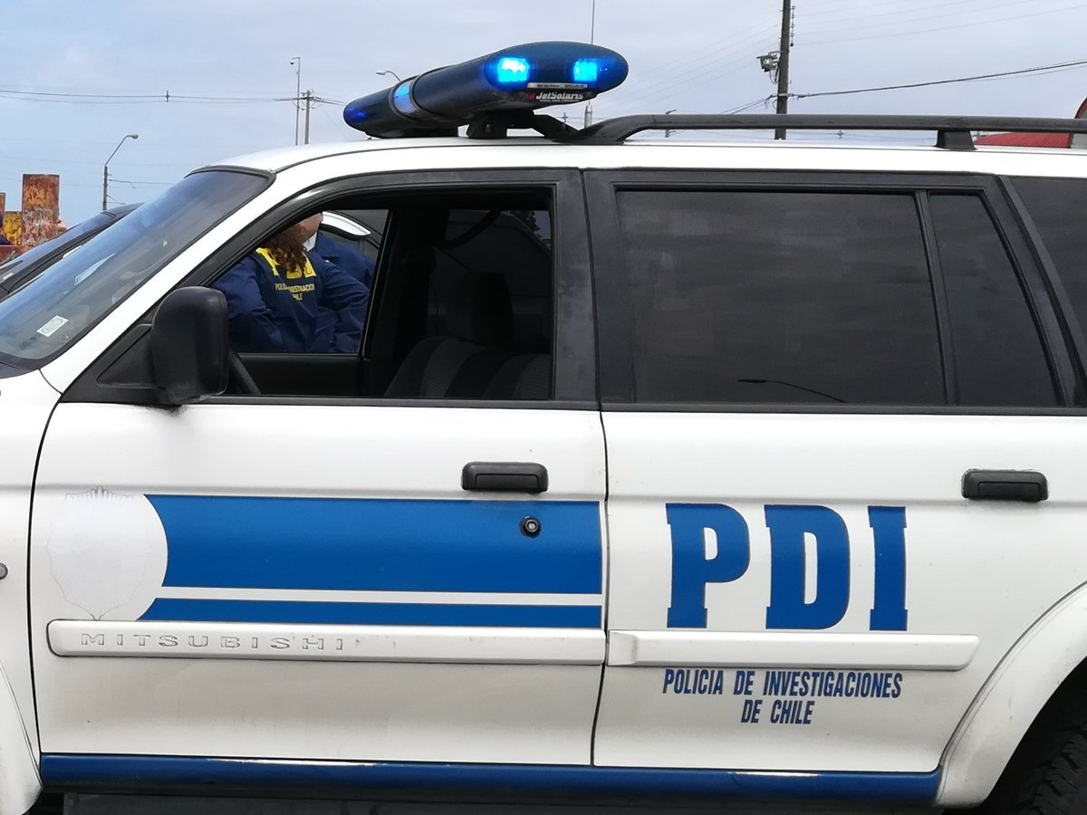 PDI detiene a pareja por venta ilegal de medicamentos en feria libre