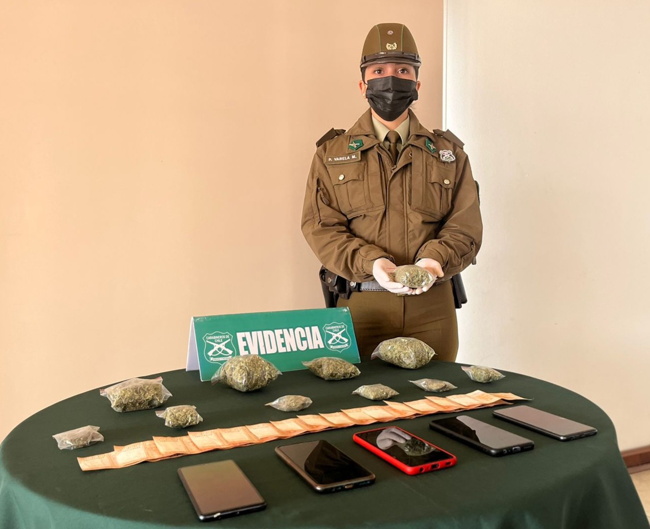Carabineros del OS-7 Iquique detiene a banda que comercializaba droga por delivery