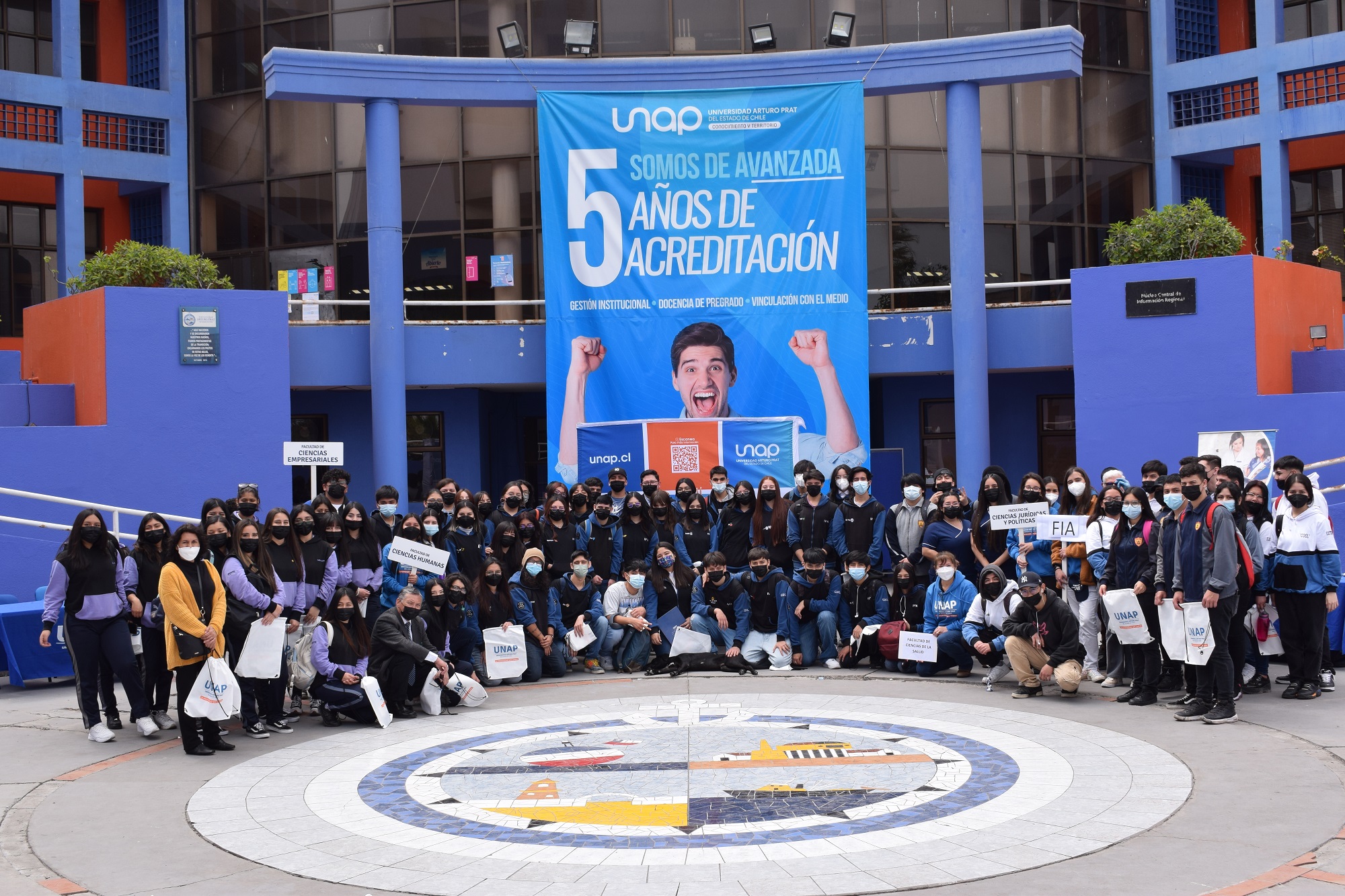 En visita guiada UNAP muestra su oferta académica a estudiantes de Iquique