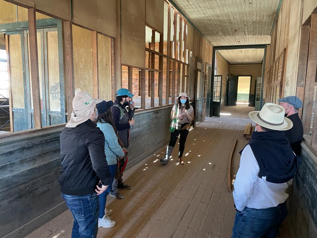 Avanzan obras de reposición de la techumbre y mejoras de la fachada de la Escuela N° 35 de la Oficina Salitrera Santiago Humberstone