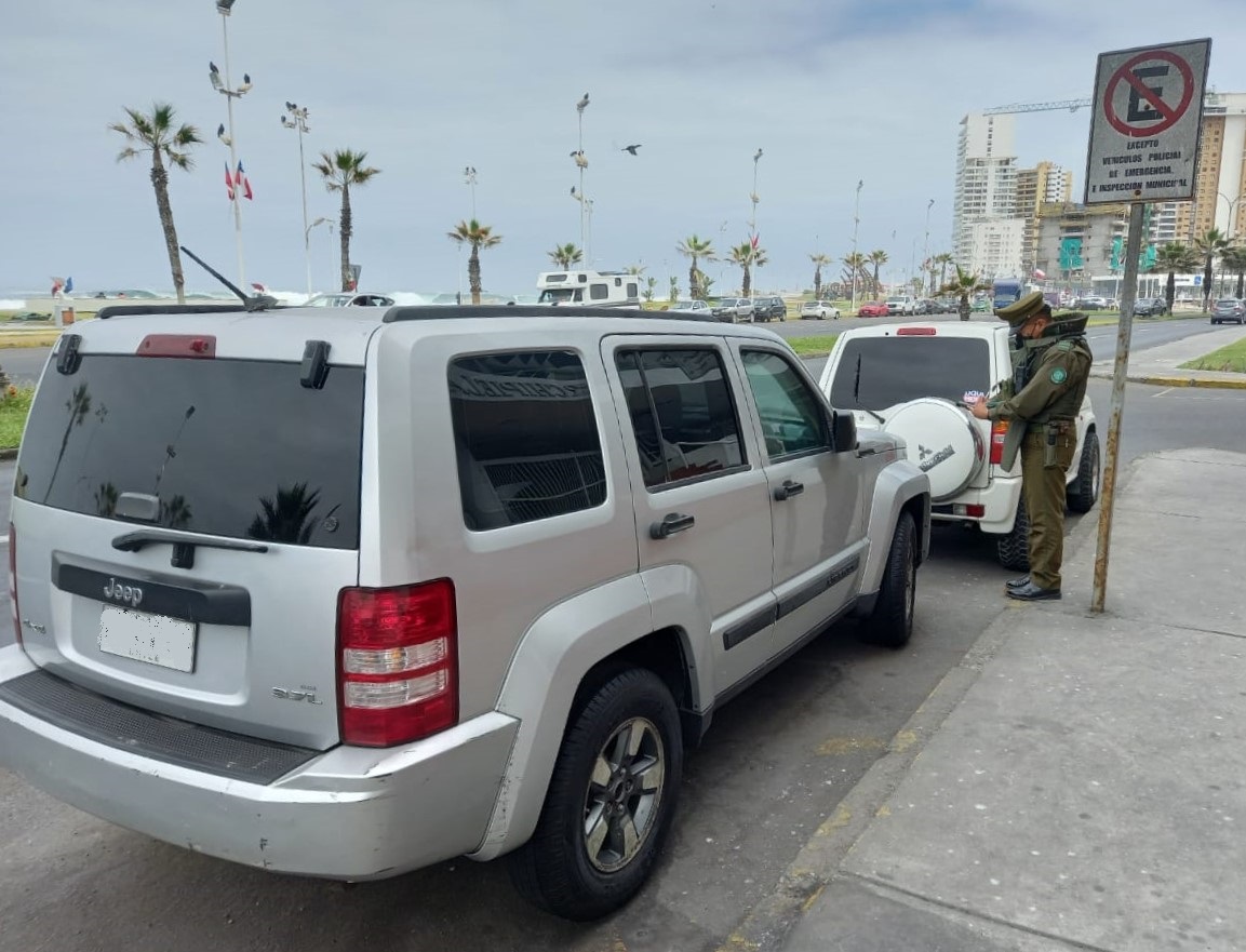 Carabineros curso 4 mil 831 infracciones por estacionar en lugar indebido