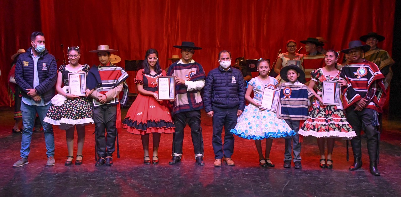 Brillante Campeonato Comunal de Cueca Escolar en Alto Hospicio