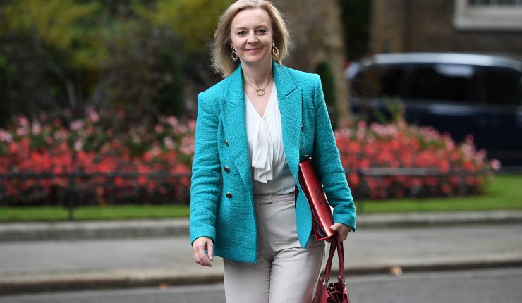 Quién es Liz Truss, la camaleónica política que fue elegida como nueva primera ministra del Reino Unido