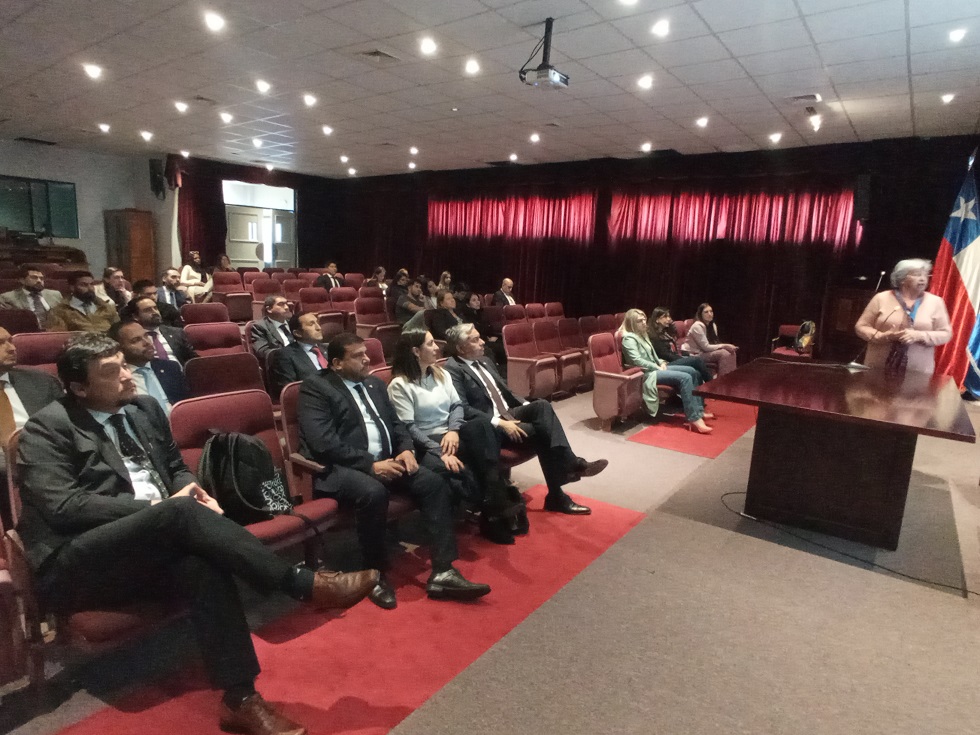 Profesionales de la PDI conocieron labor del Centro de Atención Reparatorio Integral en VCM en Iquique