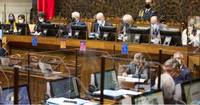 Senadores abogan por mejorar condiciones del transporte escolar