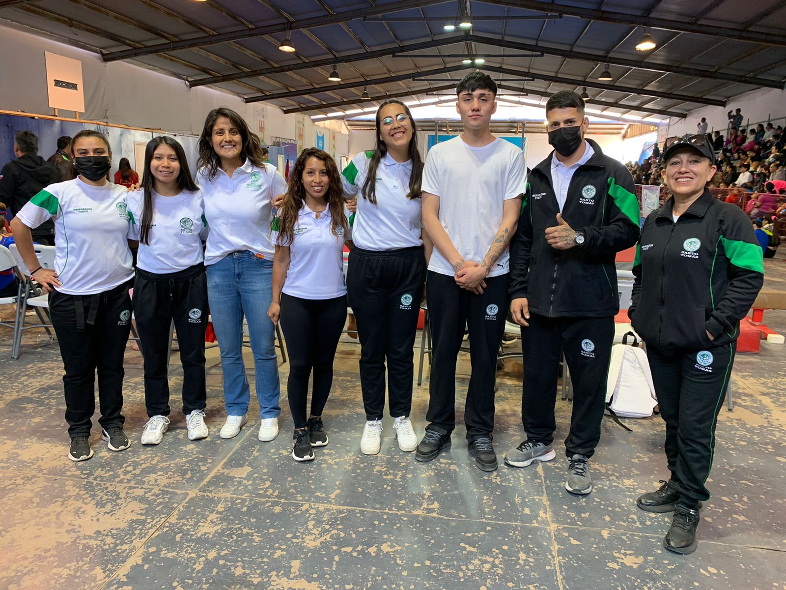 Estudiantes de Preparador Físico del Centro de Formación Técnica Santo Tomás participan en jornada deportiva