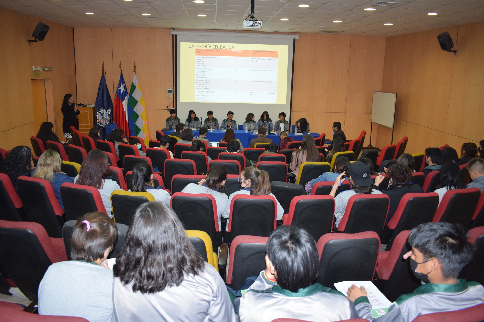 Escolares de Iquique y Alto Hospicio debaten sobre educación y pandemia en torneo organizado por UNAP