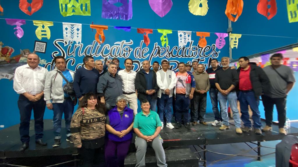 Pescadores artesanales de todo el país se reúnen en Caleta Portales por anulación de la Ley de Pesca