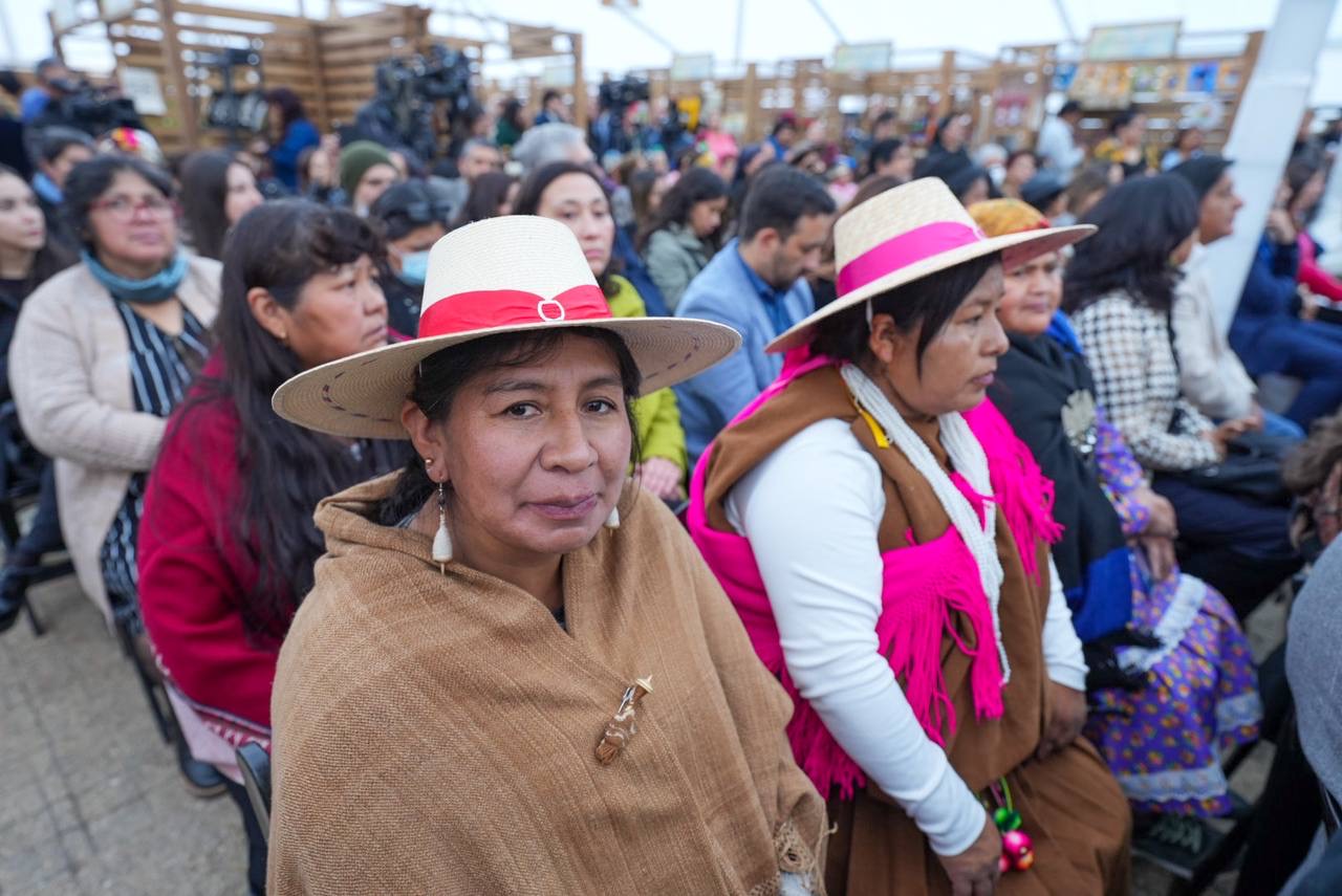 EXPOFERIA reúne a más de 70 emprendedoras indígenas frente al Palacio de La Moneda
