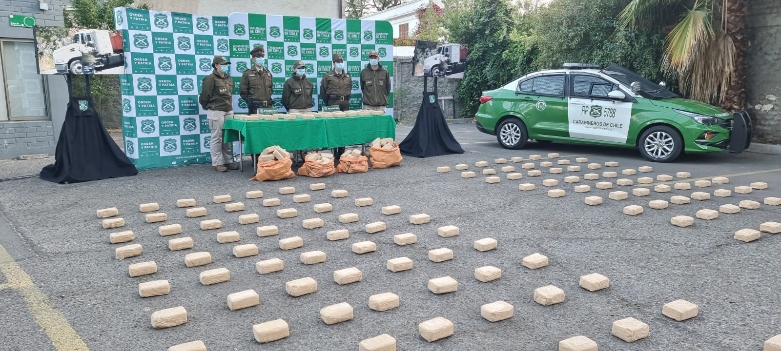 Carabineros desarticuló organización criminal que internaba droga para comercializar en Región Metropolitana