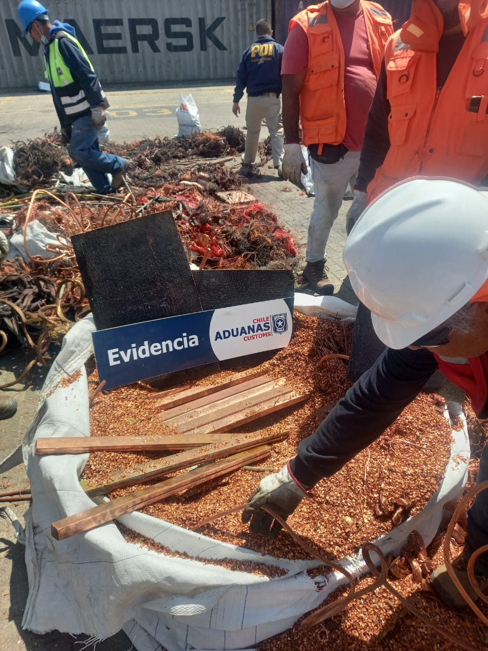 PDI y Aduanas incautaron cerca de 20 toneladas de cobre robado en el puerto 