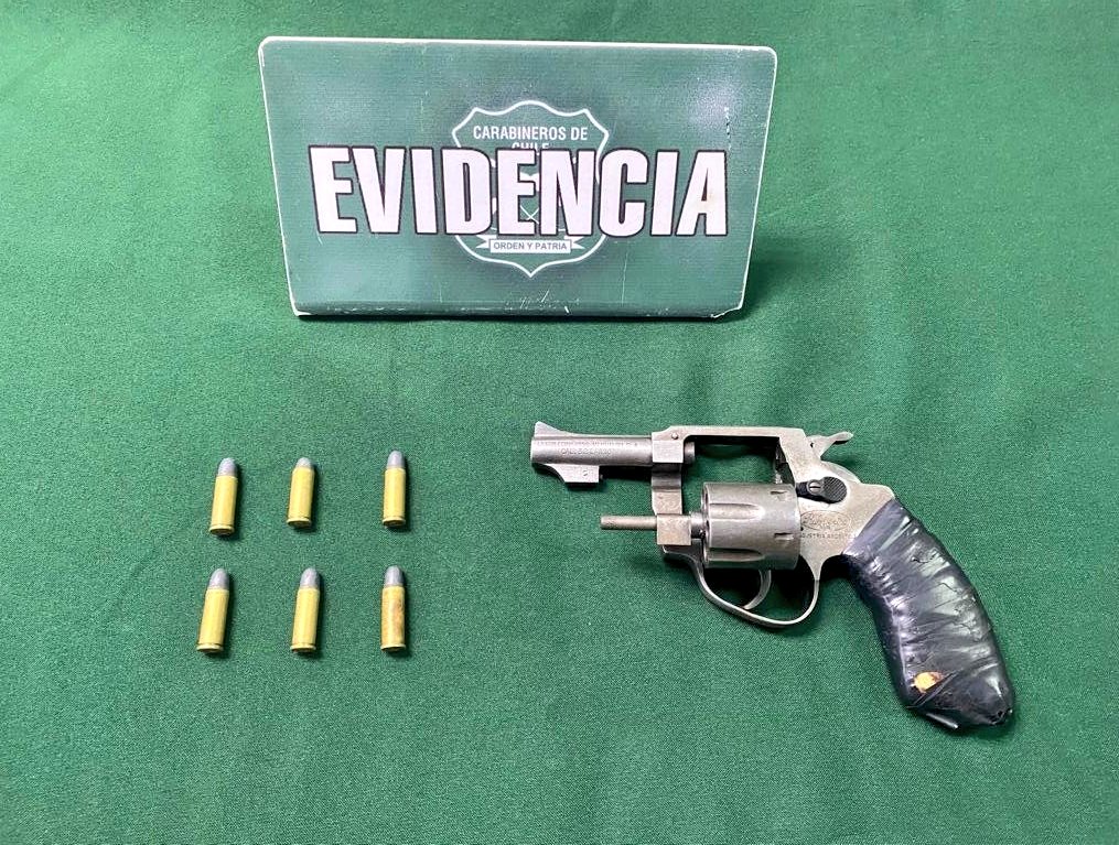 Detenido por porte de arma de fuego en calle «Bernardino Guerra» con «Arica»