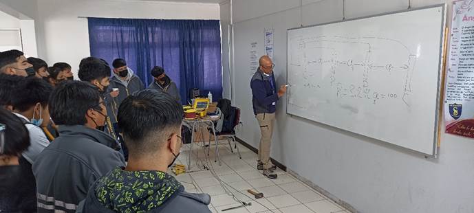 CGE imparte taller sobre instalaciones eléctricas a estudiantes de Alto Hospicio