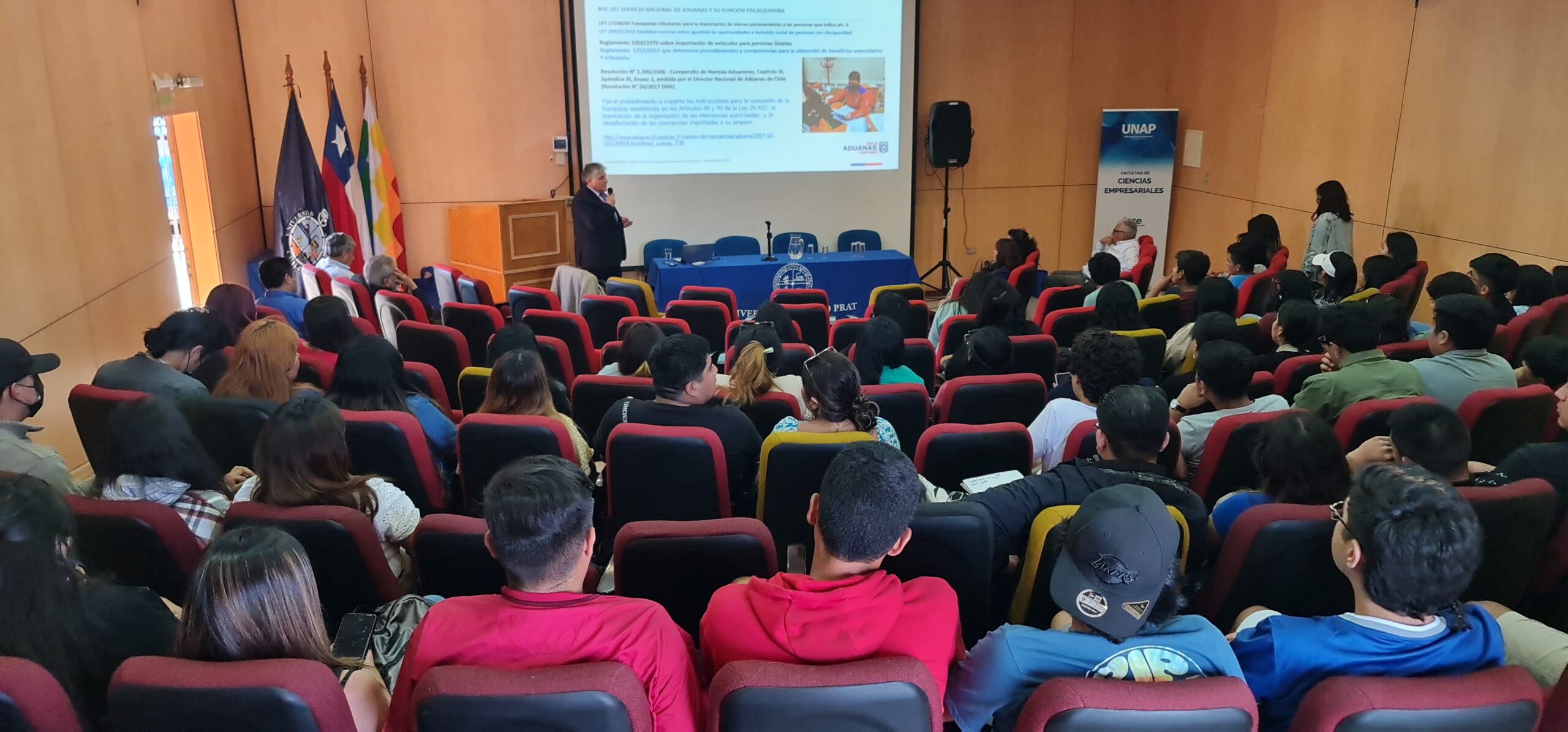 Alumnos de Perú conocen rol de la aduana chilena