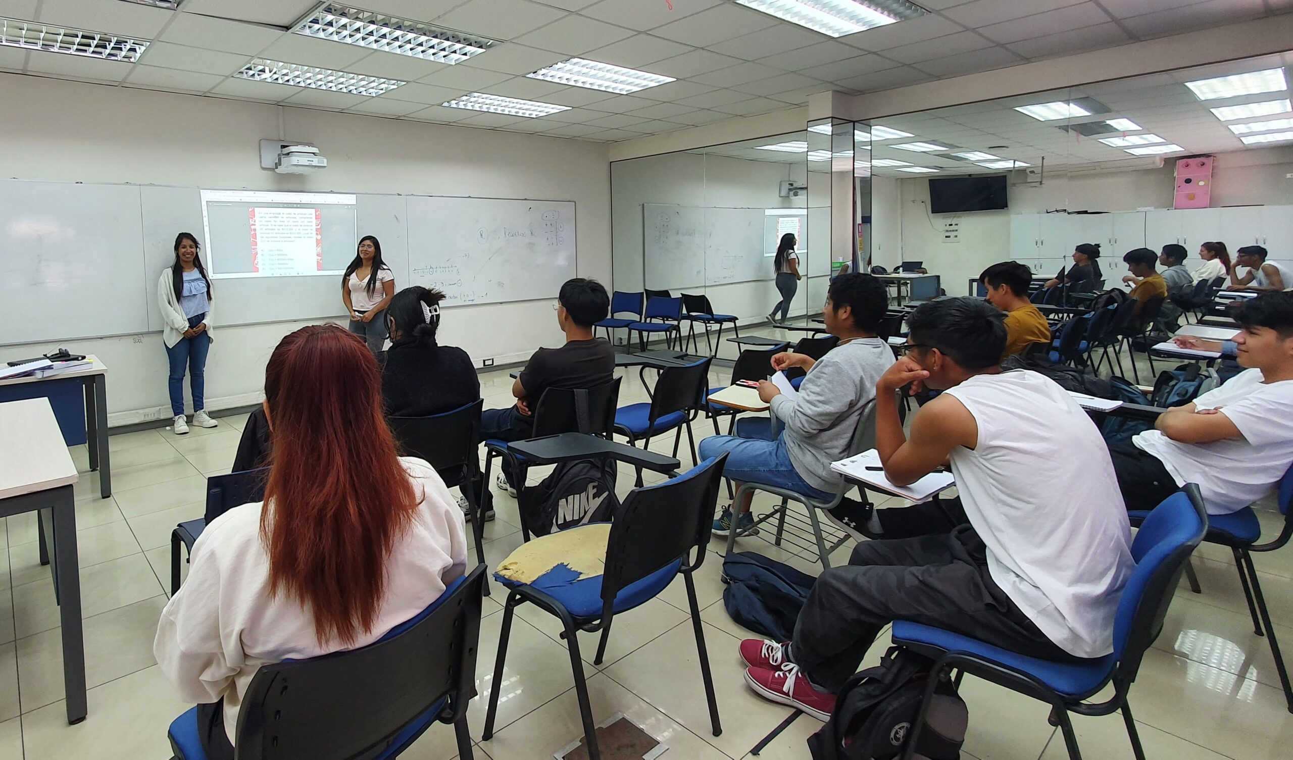 Estudiantes UNAP imparten taller de álgebra a escolares y jóvenes peruanos de Iquique 