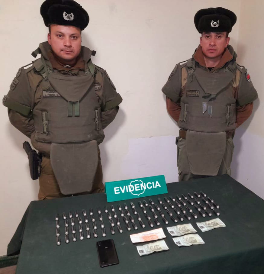 Durante fiscalización Carabineros detuvo a conductor y pasajera de bus
