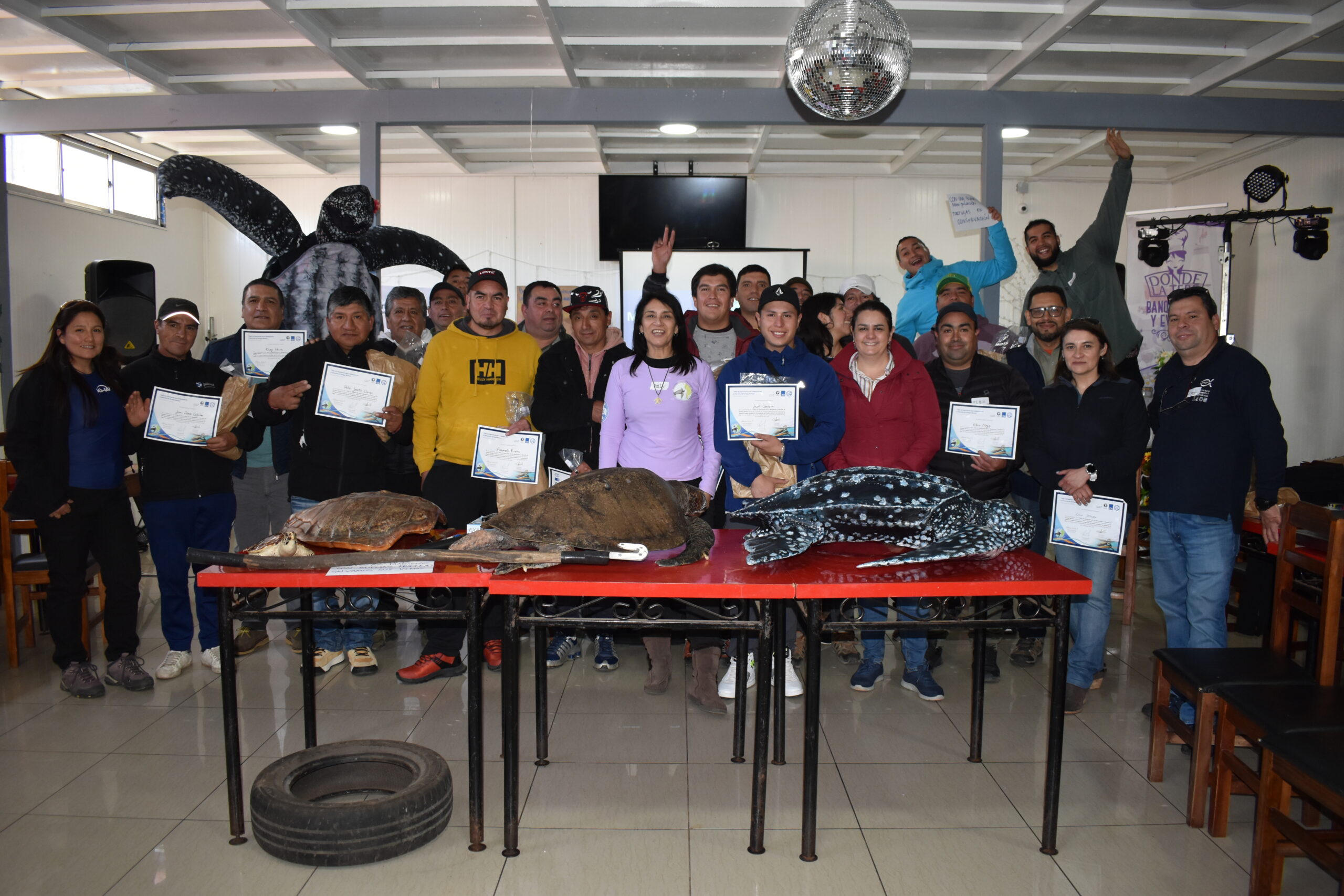 Pescadores aprendieron sobre técnicas de manipulación, reanimación y liberación de tortugas marinas