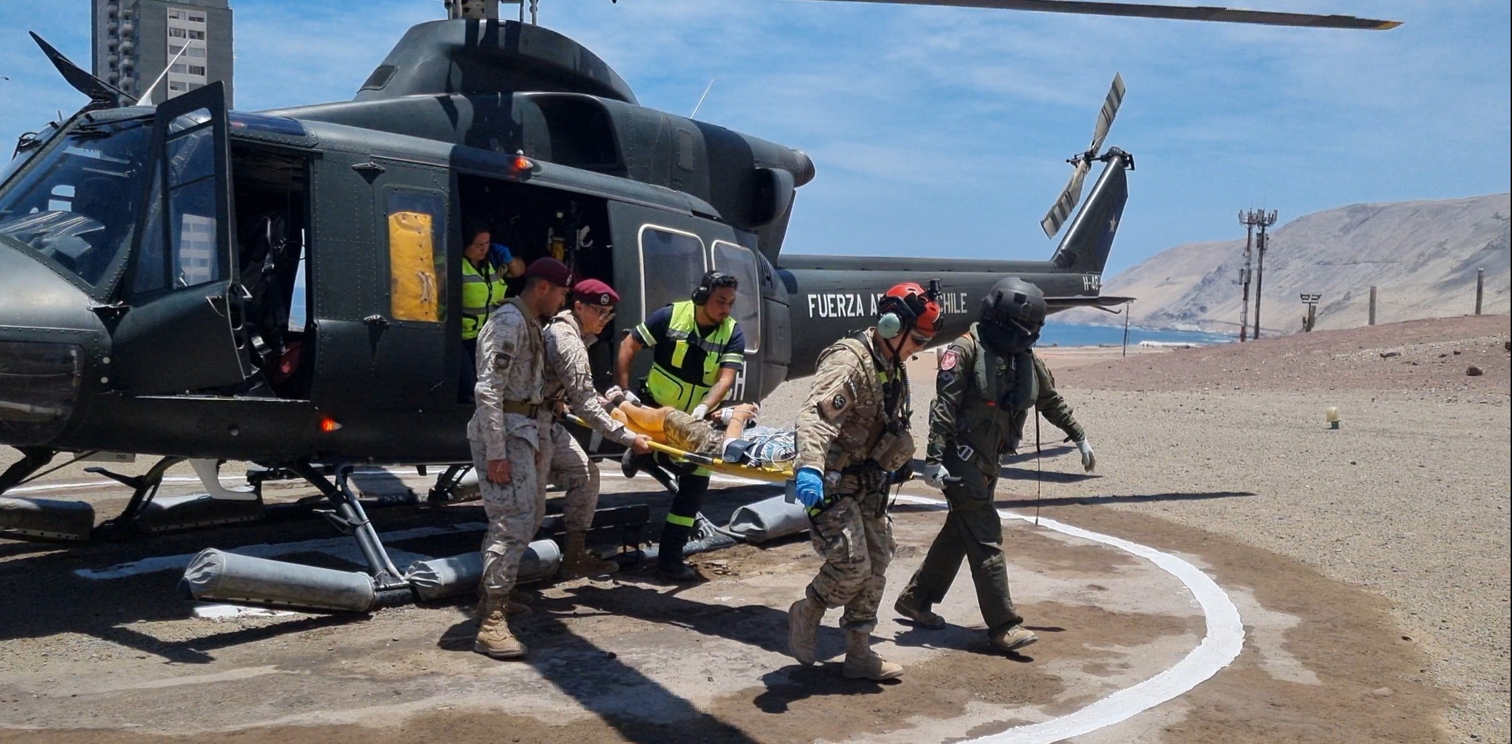 Primera Brigada Aérea realizó extensa evacuación aeromédica a poblador de Punta Colorada