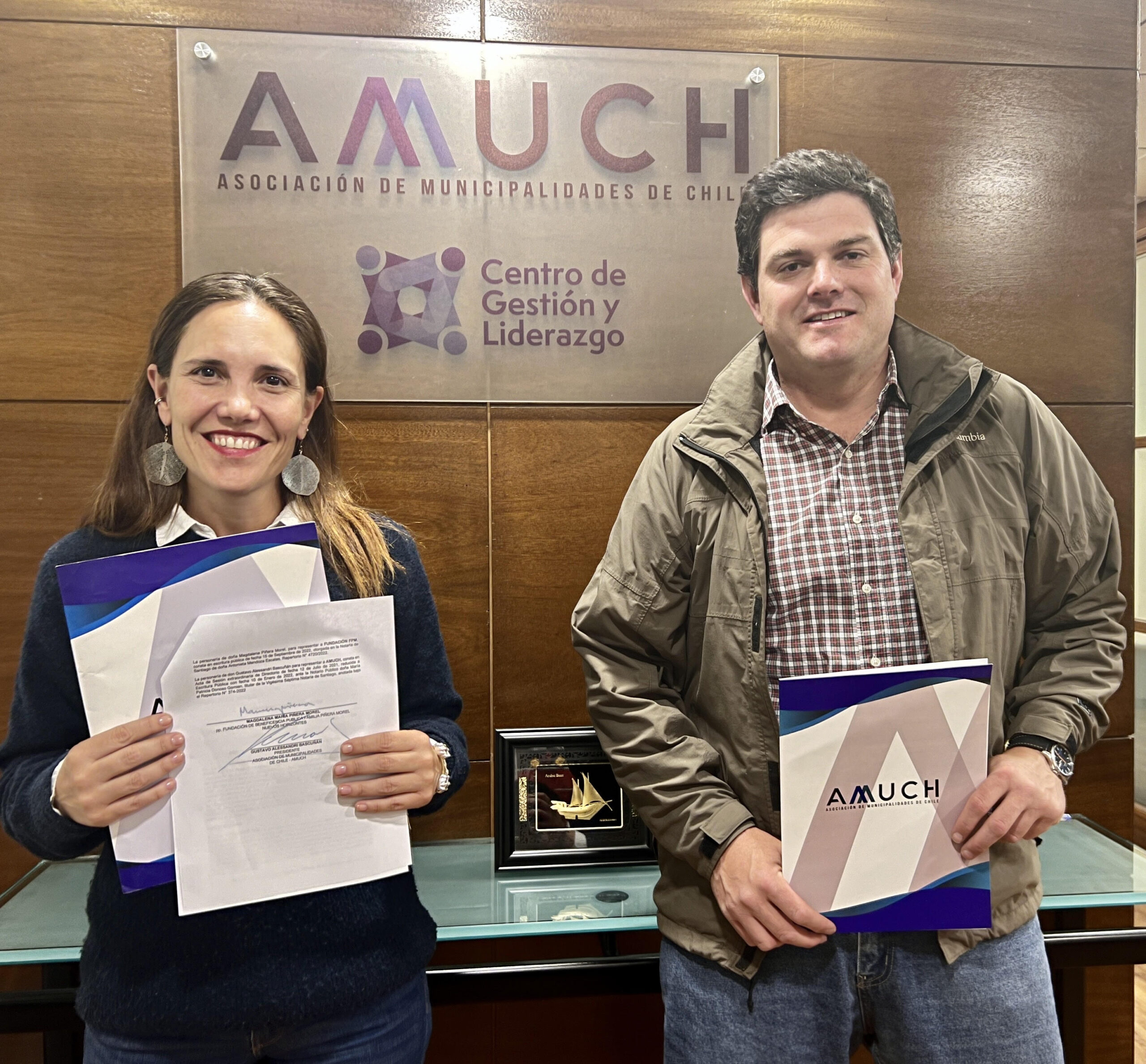 Fundación Piñera Morel da sus primeros pasos y sella alianza con AMUCH para llegar a todo el país con sus programas