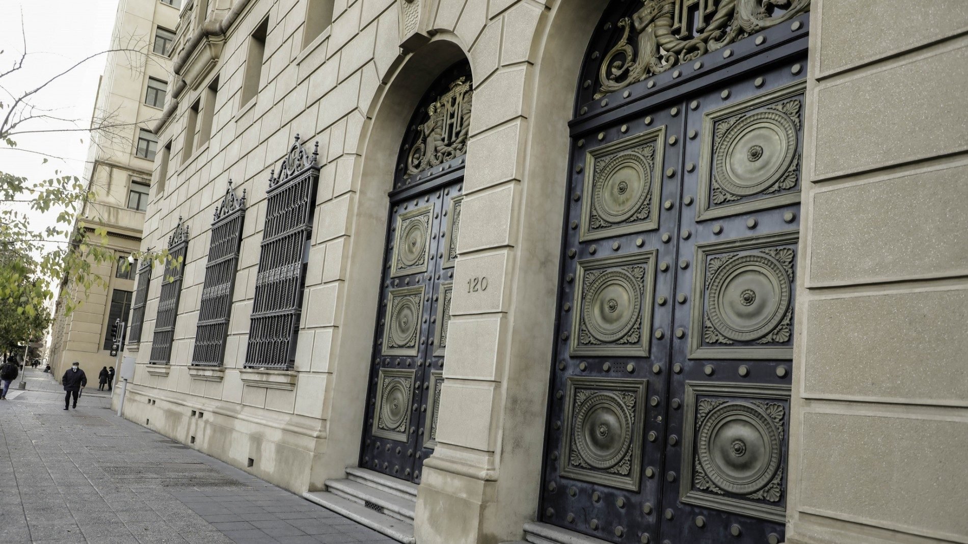 El fondo de pensiones administrado por el Estado arroja pérdidas en 2022, en línea con la volatilidad de los mercados