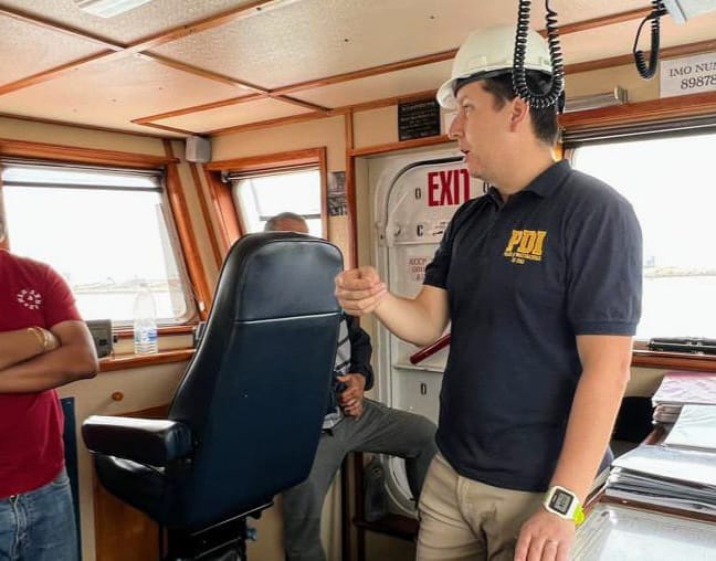 PDI sorprendió a extranjeros trabajando sin permiso en una embarcación en el Puerto