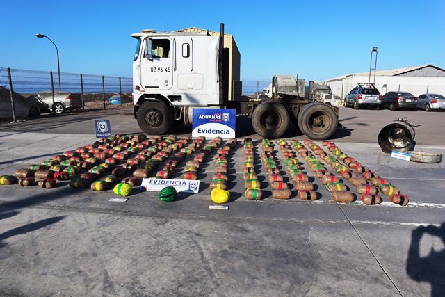 Aduanas intercepta camión con $882 millones en marihuana