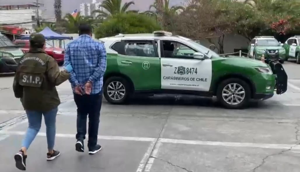 Transitaba por calles de Iquique con placas falsificadas; hoy pasó a control de detención
