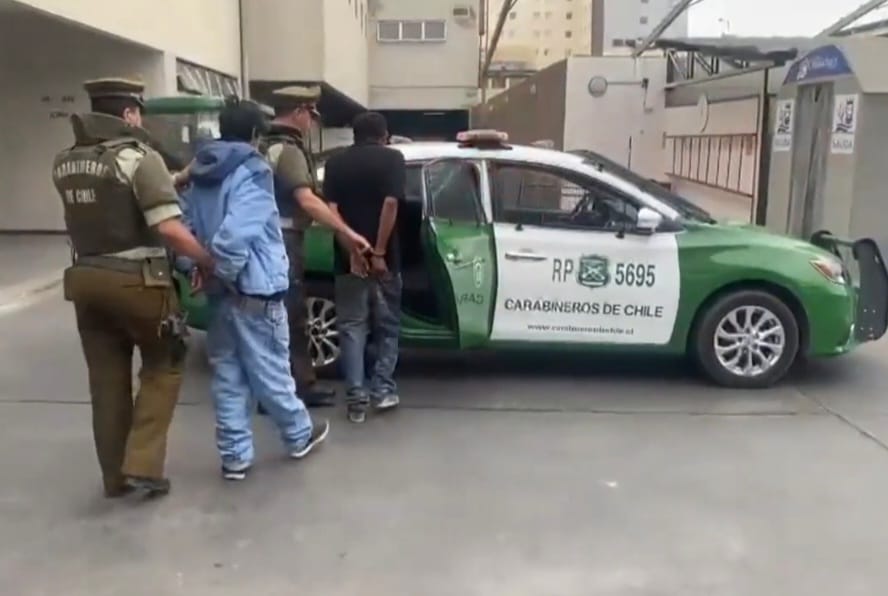 Carabineros detuvo a dos ladrones en el centro de Iquique por robo en lugar no habitado