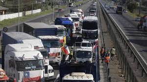 Fuerza del Norte mantiene paro de camioneros, pese a principio de acuerdo entre el gobierno y gremios del transporte