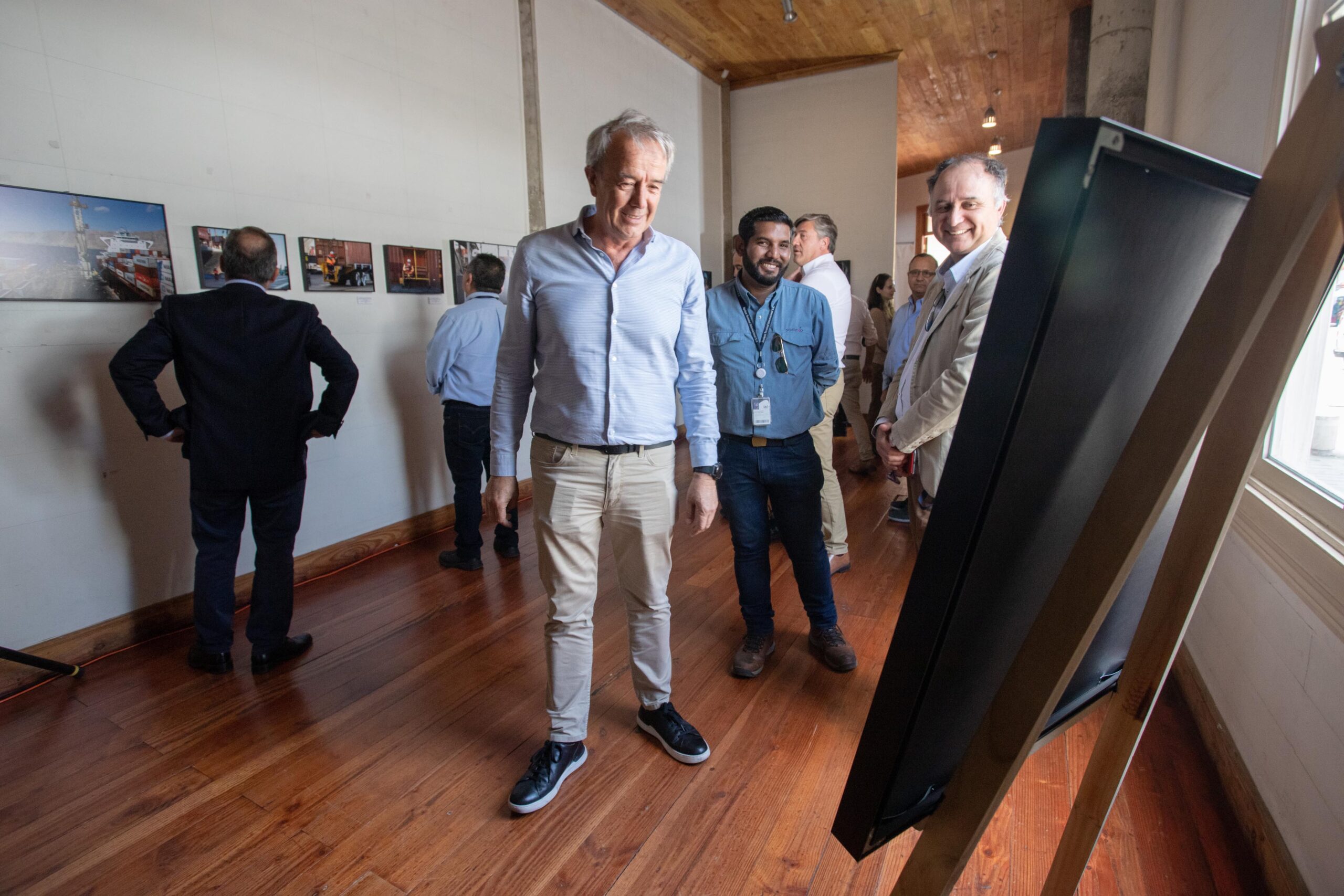 ITI y SAAM inauguran exposición fotográfica “Rostros Portuarios”
