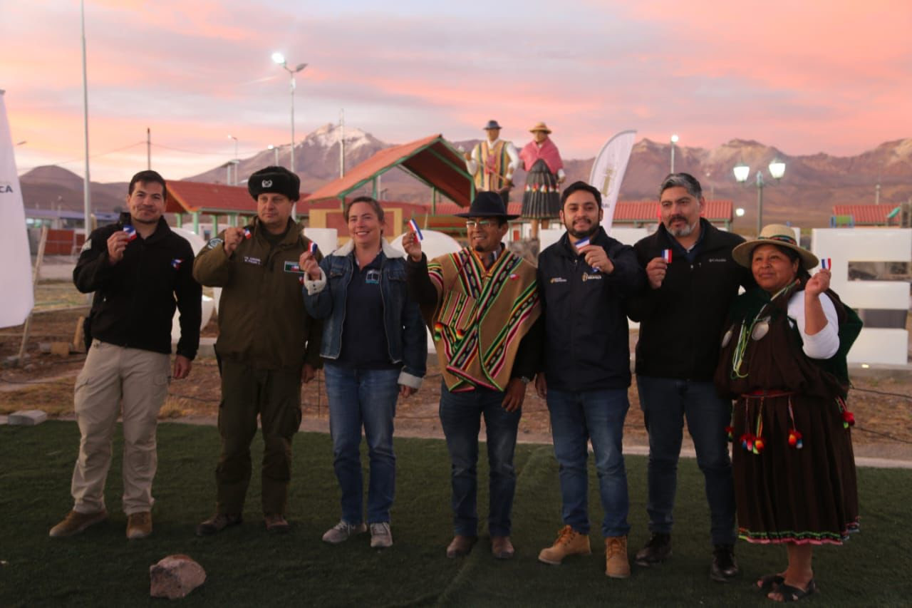 Plaza de Colchane cuenta con nuevas luminarias gracias a recursos Subdere