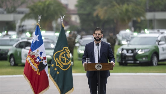 Presidente Boric entregó más de 300 vehículos a Carabineros