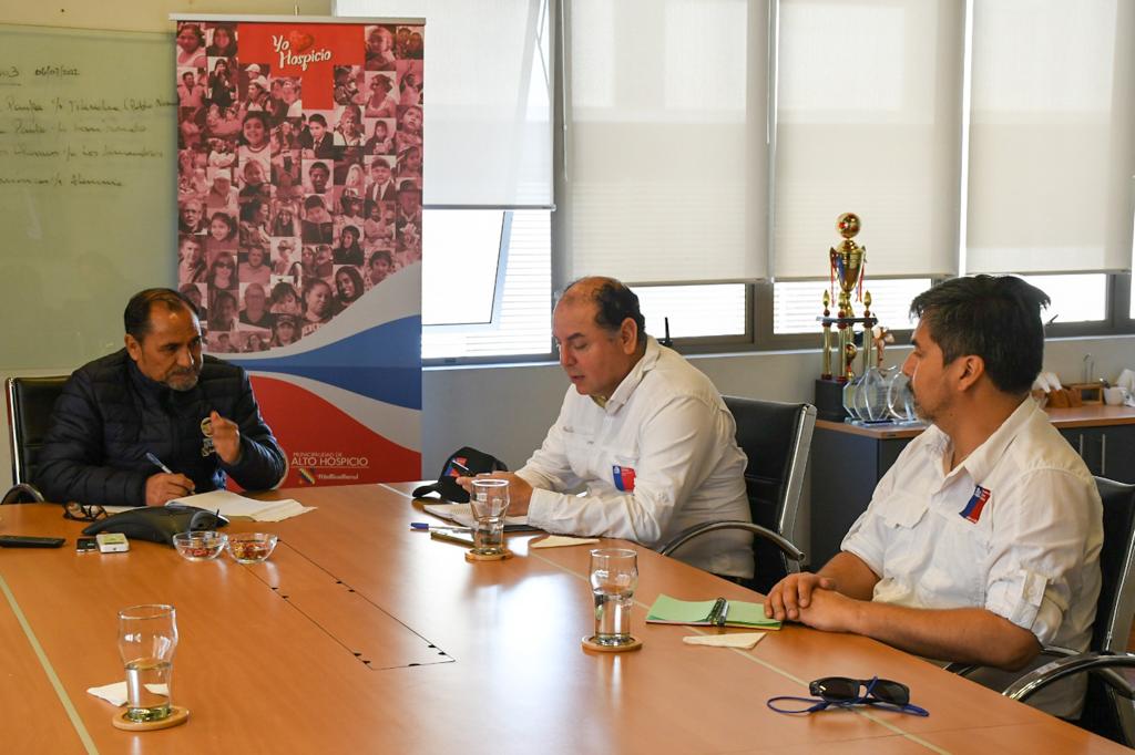 Alcalde Ferreira planteó al director de Vialidad invertir para mejorar conectividad vial de Alto Hospicio