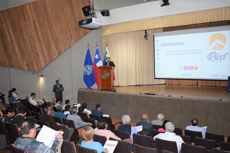 Especialistas y autoridades abordaron desafíos de Tarapacá para ayudar a mitigar cambio climático