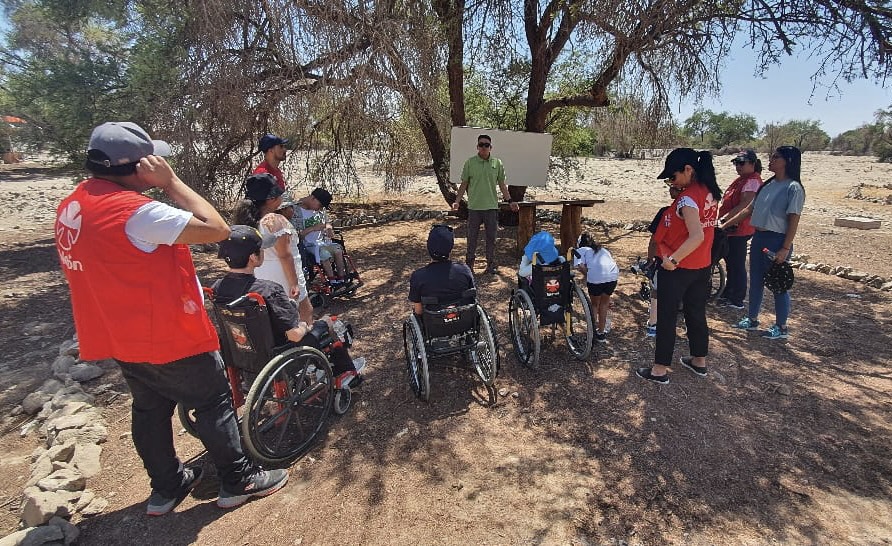 Niños de Teletón viven experiencia de baño de naturaleza en el Tamarugal