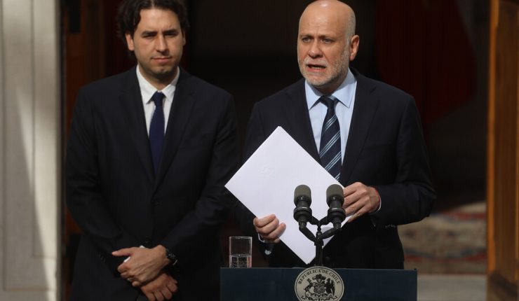 Cadem: 51% está de acuerdo con que la nueva Constitución sea redactada por 50 constituyentes electos y 24 expertos