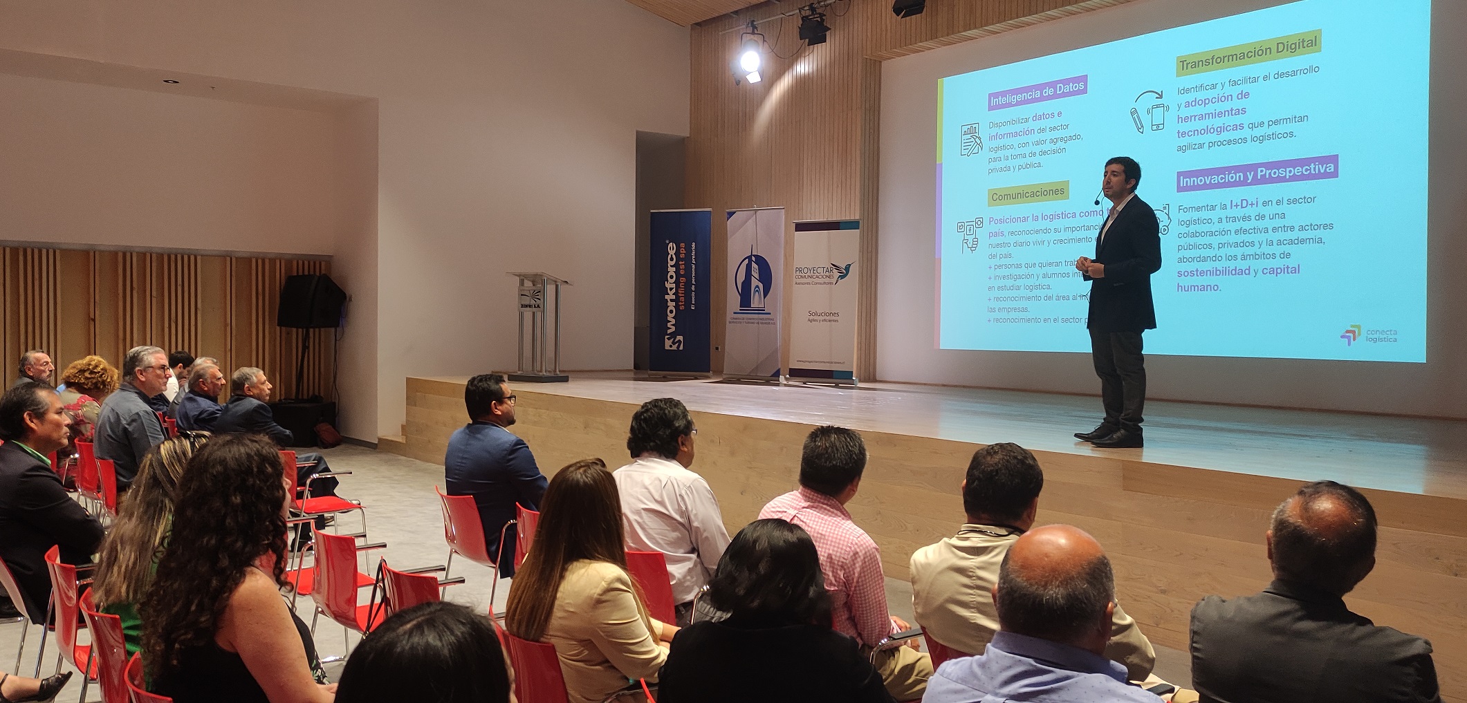 Encuentro sobre logística y la importancia de enlace entre clientes, proveedores, almacenaje, transporte y distribución de mercadería