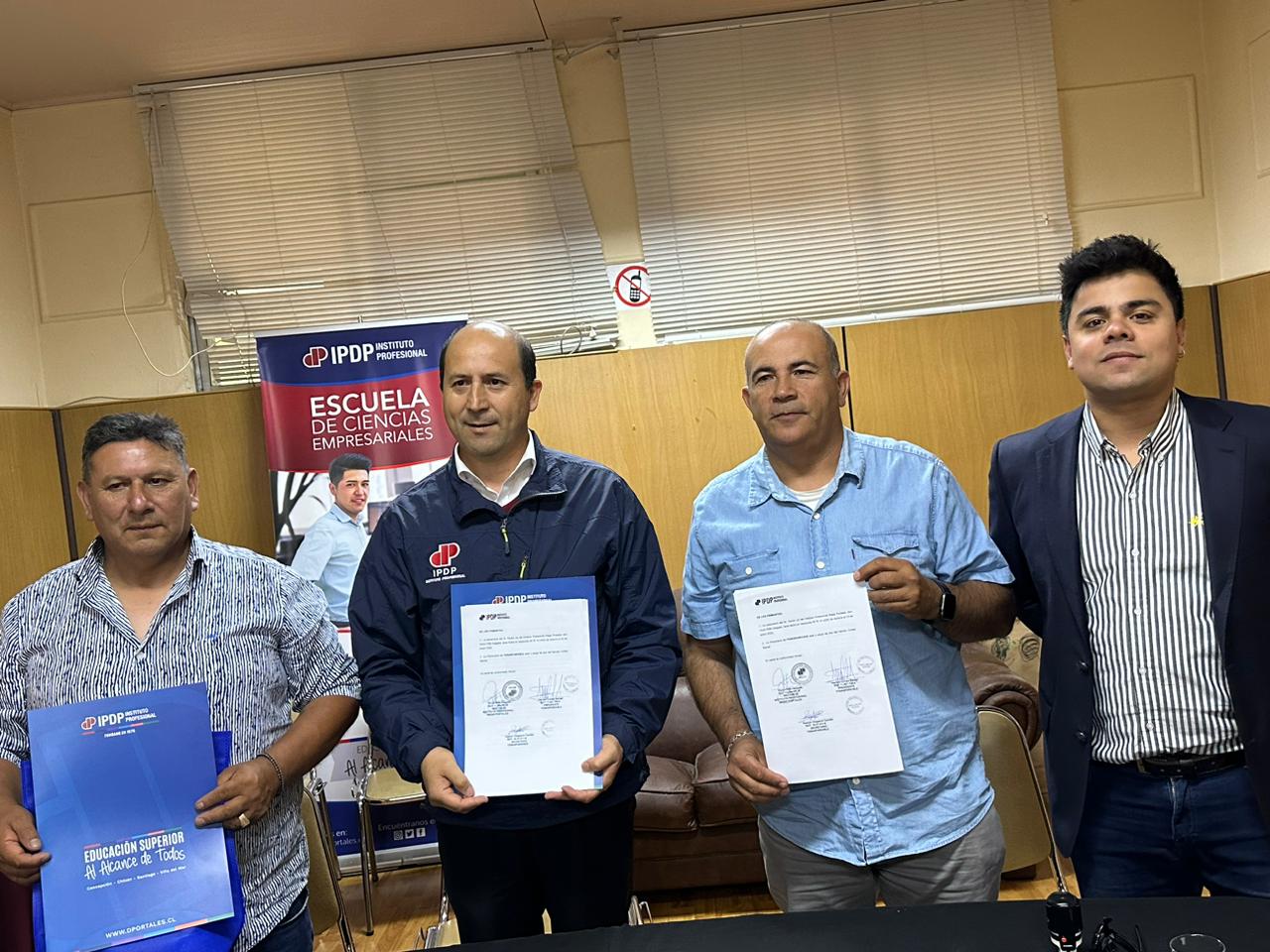 Pescadores artesanales de FENASPAR firman convenio de becas de estudio