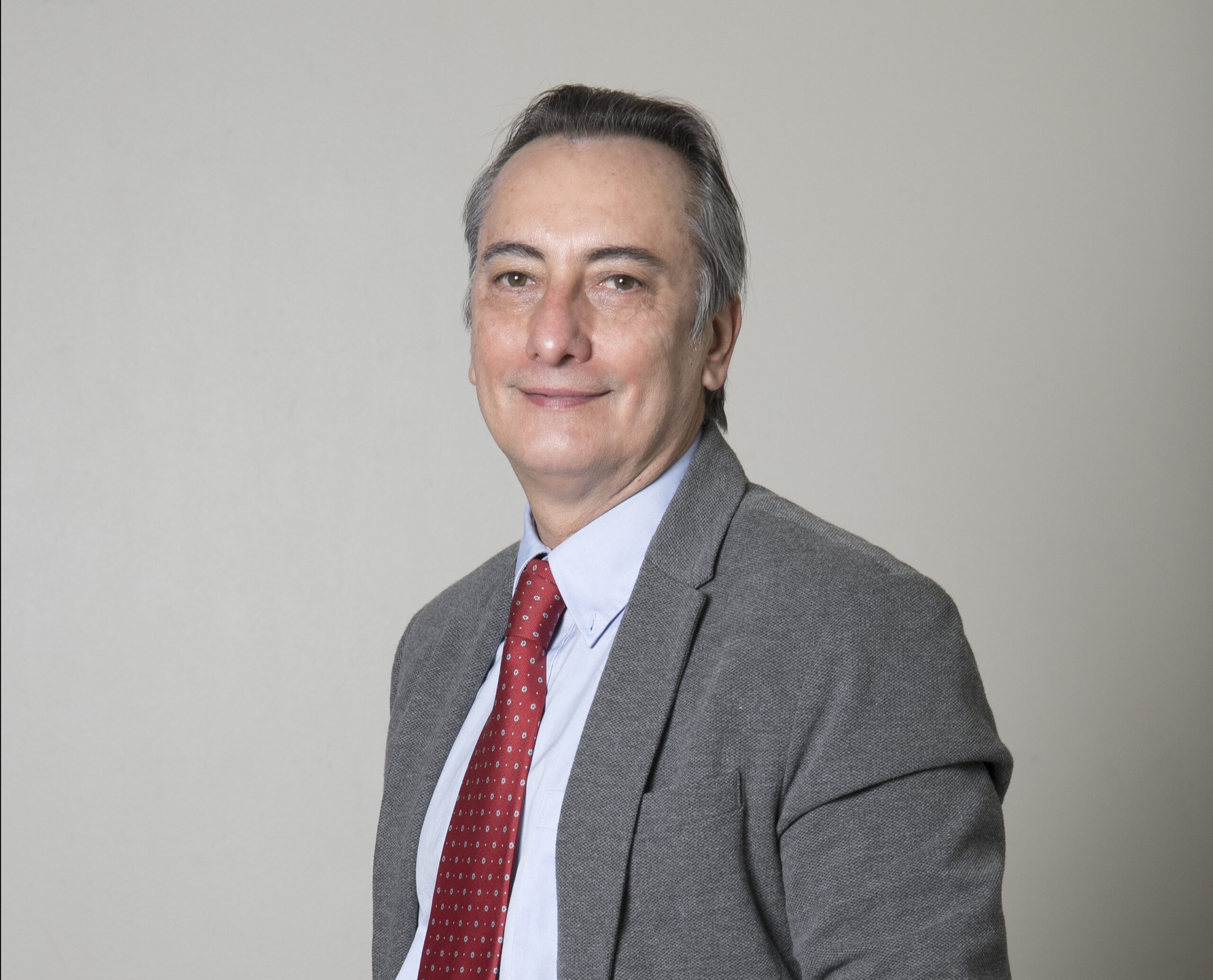 Isapre: Jaque mate, salvar o reformar, por Osvaldo Artaza*