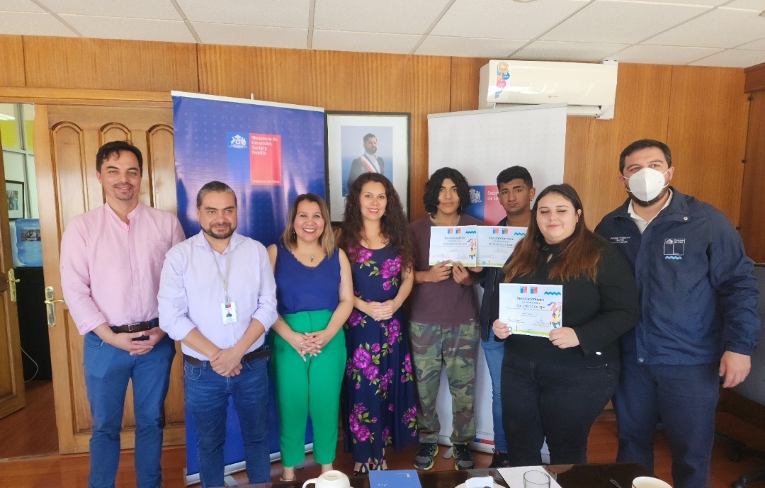 Reconocen a jóvenes de cuidado residencial por finalizar sus estudios